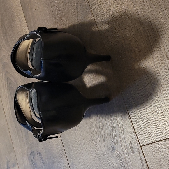 Heels - Picture 4 of 7